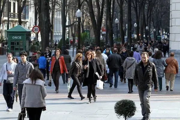 FOTO:JORDI ALEMANY 03/03/12 GENTE EN LA GRAN VIA DE BILBAO
