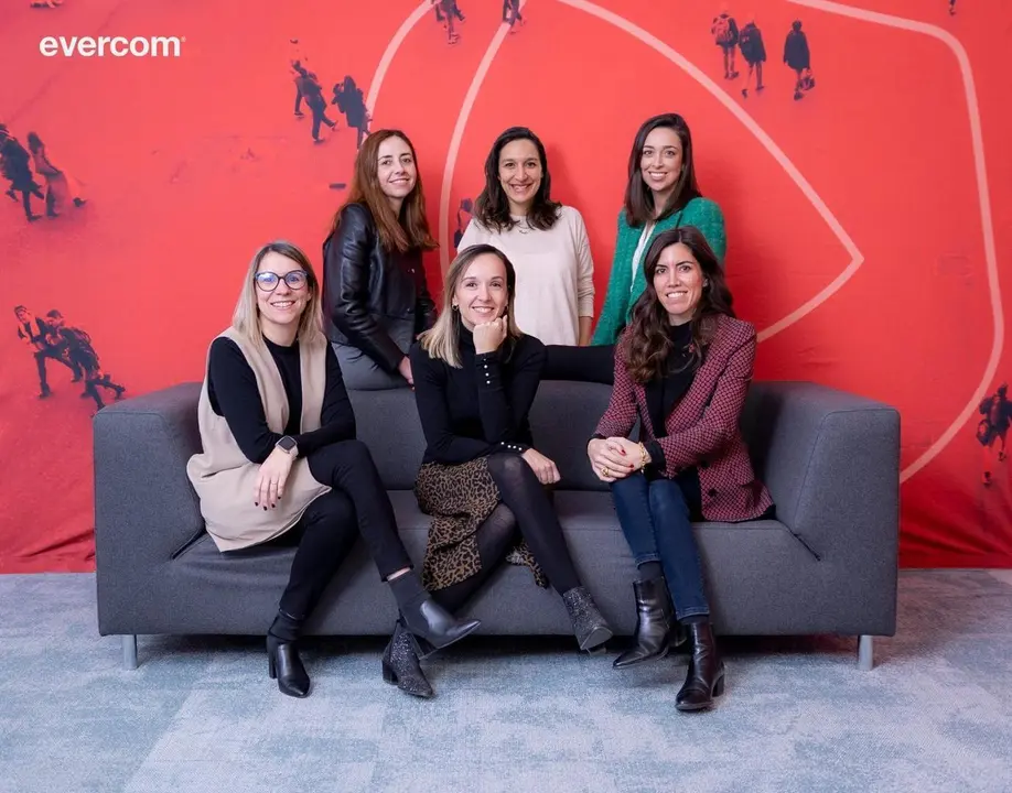 En la foto: Sonia Álvarez, Lola Estevan, Irene de la Casa, Cristina Cereceda, Beatriz Doce y Rita Olmedo