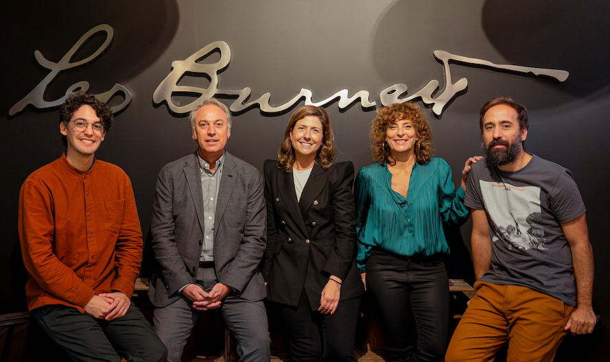 De izquierda a derecha: JUAN FR&Iacute;AS, director Creativo Ejecutivo de Leo Burnett; 
JES&Uacute;S RAMIREZ LARA, director de Marca de AXA; MAR&Iacute;A BARCINA, Estrategia de Marca de AXA; MAR&Iacute;A FERRANDEZ, Client Lead de Leo Burnett; CARLOS MA&Ntilde;AS, director Creativo de Leo Burnett
