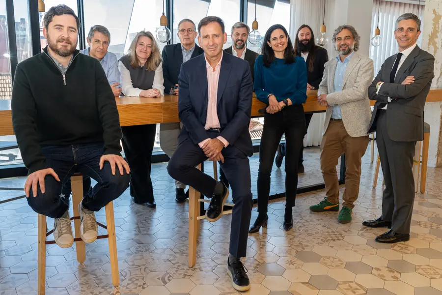 De izquierda a derecha: Ben Evans, Enrique Escalante, Carmen Vald&eacute;s, &Aacute;lvaro Garc&iacute;a, Jorge Irizar, &Oacute;scar Dorda, Lola Poza, Alfonso Gonz&aacute;lez Callejas, Ferran Juan&iacute; y Manuel de la Fuente.