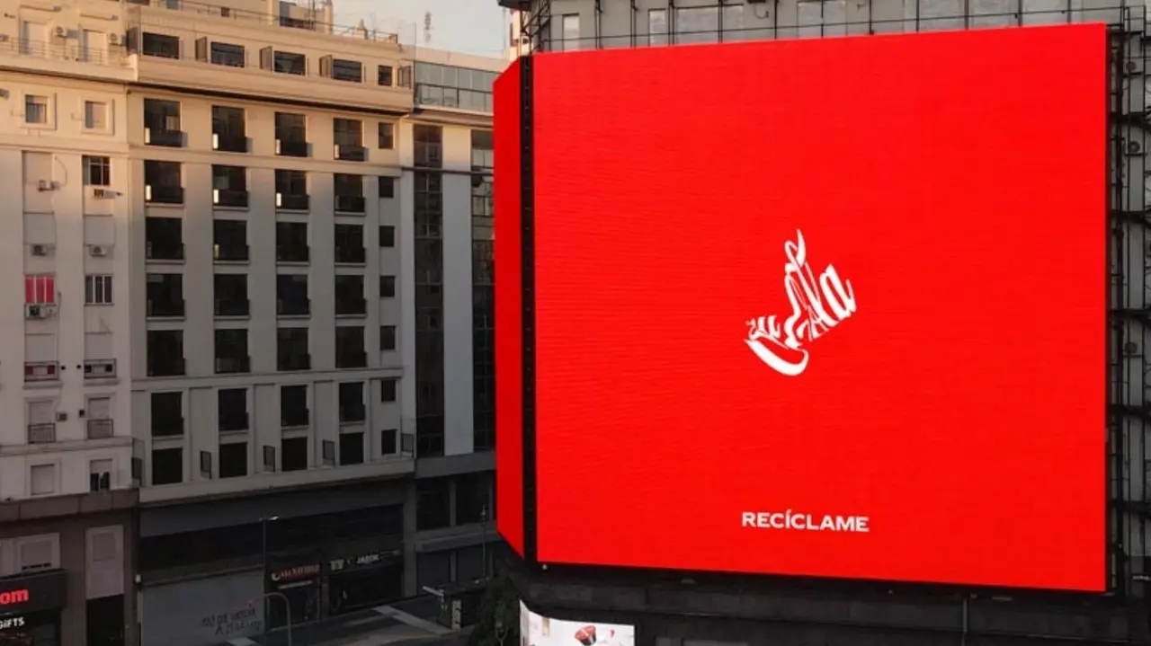 Campa&ntilde;a OOH coca cola