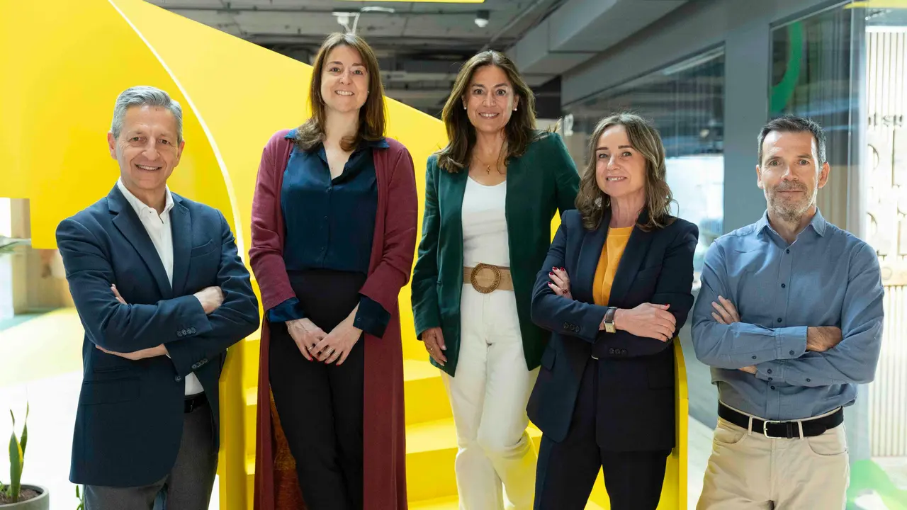 De izquierda a derecha: Rafael Urbano, Marta Pasam&oacute;n, Cristina Jim&eacute;nez-Herrera, Elisa Brustoloni y &Aacute;ngel L&oacute;pez