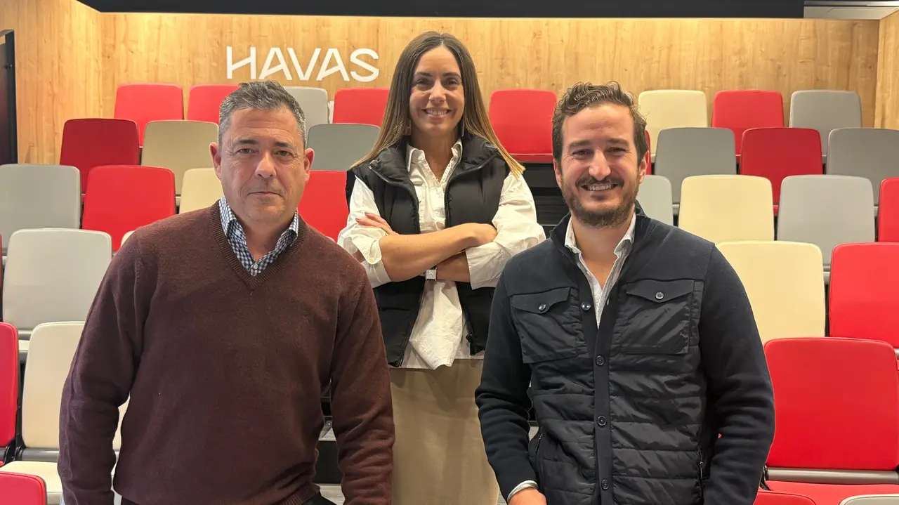 Foto de Diego S&aacute;nchez, Vicky Ducournau y Juan García