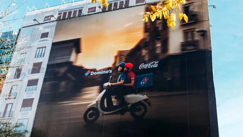 lona dominos cola