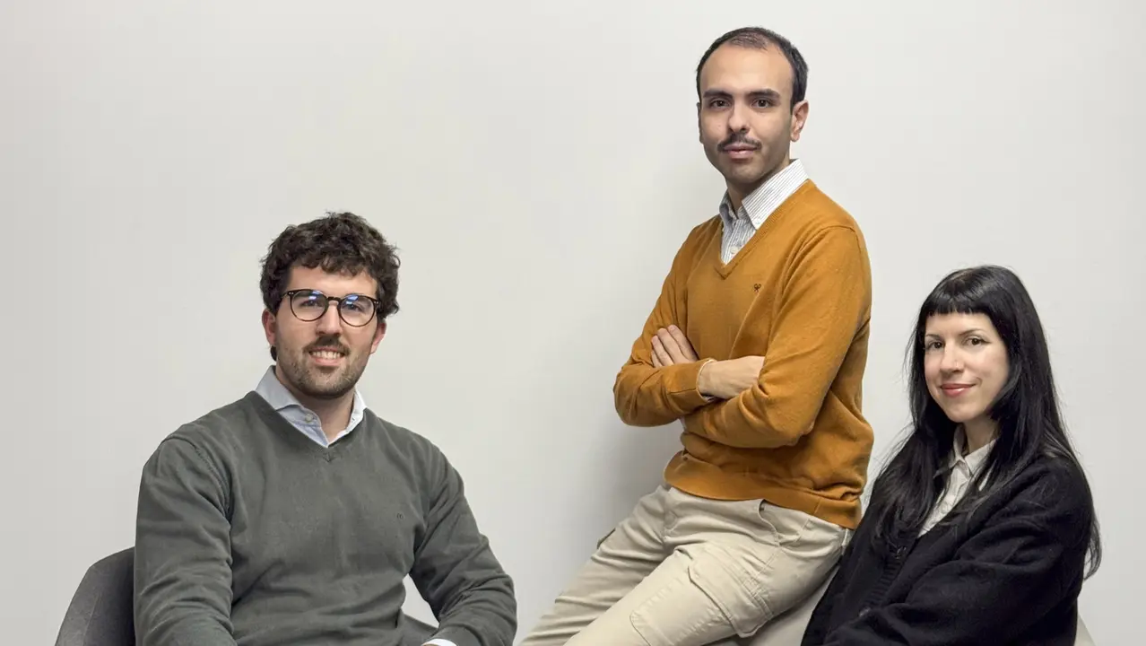 De izda. a dcha.: Oscar Trivi&ntilde;o, Adolfo Rodr&iacute;guez -Bouza y Marta Hern&aacute;ndez