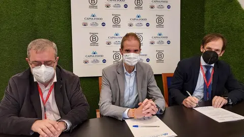 De izq. a dcha. Gregorio Rabanal  (Presidente de HUNOSA), Jos&eacute; Armando Tellado (Director General de CAPSA FOOD) y Antonio Crespo (Presidente de SODECO)