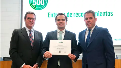 De izquierda a derecha, Antonio Garamendi, Presidente CEOE; Felipe San Juan, VP Operaciones y Direcci&oacute;n Estrat&eacute;gica; Gerardo Cuerva, Presidente CEPYME
