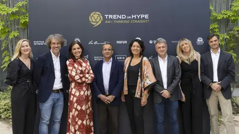 (de izquierda a derecha): Carmen Bustos - Founder Soulsight Design Strategy; Jordi P&eacute;rez Colom&eacute; - Periodista y fil&oacute;logo italiano; Marta Ruiz-Cuevas - CEO Publicis Groupe Iberia & Mexico; Rishad Tobaccowala - Autor, conferenciante, profesor y asesor; Patricia Ch&aacute;vez - Consulting Director de SCOPEN; Manuel Mart&iacute;n-Loeches - Catedr&aacute;tico de Psicobiolog&iacute;a de la Universidad Complutense de Madrid; Margarita &Aacute;lvarez - Directora del Human Age Institute, y Fundadora y CEO de Working for Happiness; Tom&aacute;s Navarro - Chief Strategy Officer en Publicis Groupe Spain