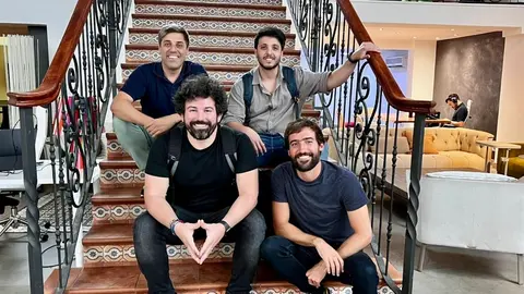 En la foto: Santi Echazú (Co-Founder), Andrés Micheo (CDBO), Nacho Margulies (CEO) y Fer Benito (Country Manager)