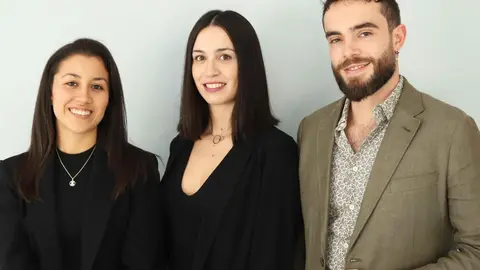 De izquierda a derecha, Tamara del Valle, Leticia Losada y Sergio G&oacute;mez