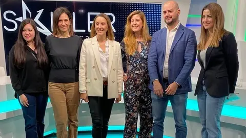 Foto de Izquierda a derecha: Micaela, Soraya, Carla, Cristina, Juan Antonio y Ana Motilla