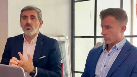Foto de Adri&aacute;n Reyes y Antonio &Aacute;lvarez