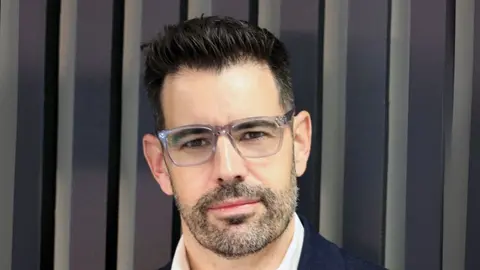 Daniel Martinez, 014
