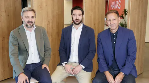 De izquierda a derecha: &Oacute;scar Dorda, Business Managing Director, Havas Media Network Spain; Antonio Ram&iacute;rez, CEO, Tidart; 
Jorge Irizar, Global COO and CEO, Havas Media Network Spain.