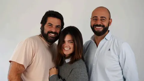 Foto de Javier Garc&iacute;a-Gallo - CEO & Co-founder SOMediaGroup, y Daniela Rodriguez - Branded Director & Co-founder SOMediaGroup, Jes&uacute;s Belinch&oacute;n - CTO & Co-founder SOMediaGroup