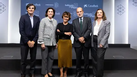 Jos&eacute; Miguel Garc&iacute;a-Gasco, Mar&iacute;a Luisa Mart&iacute;nez Gistau, Sonsoles &Oacute;nega, Javier Bardaj&iacute; y Raquel del Castillo presentan el acuerdo alcanzado entre ambas entidades