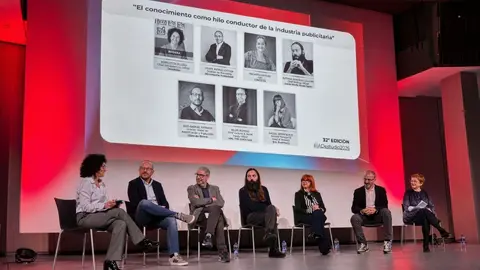 Imagen de la mesa de debate