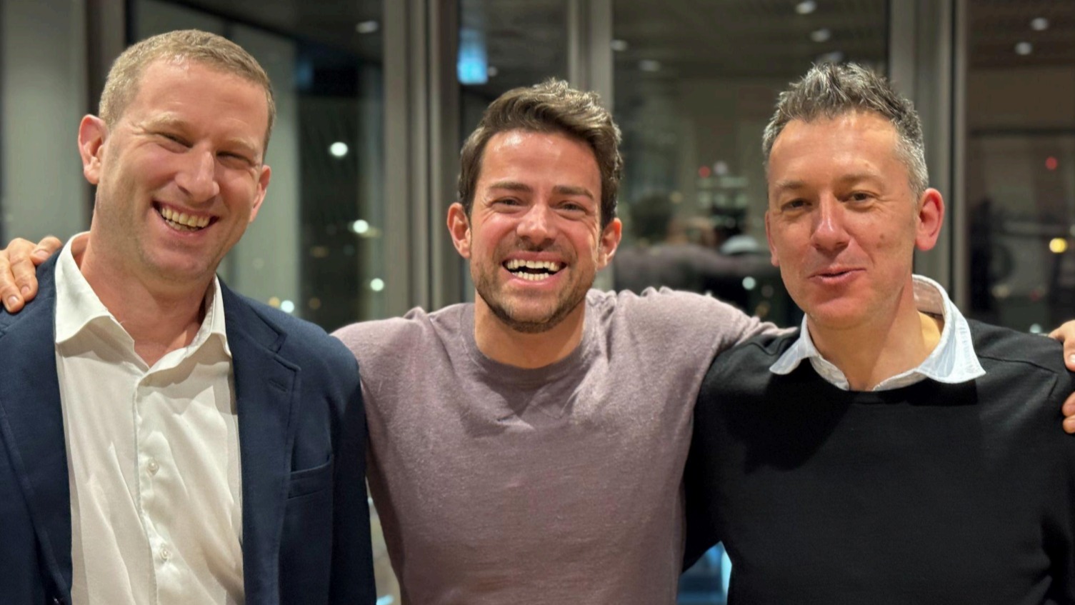 Ilhan Zengin (Founder& CEO of ShowHeores) and on the left Frederick
Himperich (Managing Director of Traffective) and on the right Matthias Greiner (Head of
Publisher, Traffective).